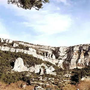 Vue Panoramique Sur Le Chateau,montagne Et Grottes Apartment